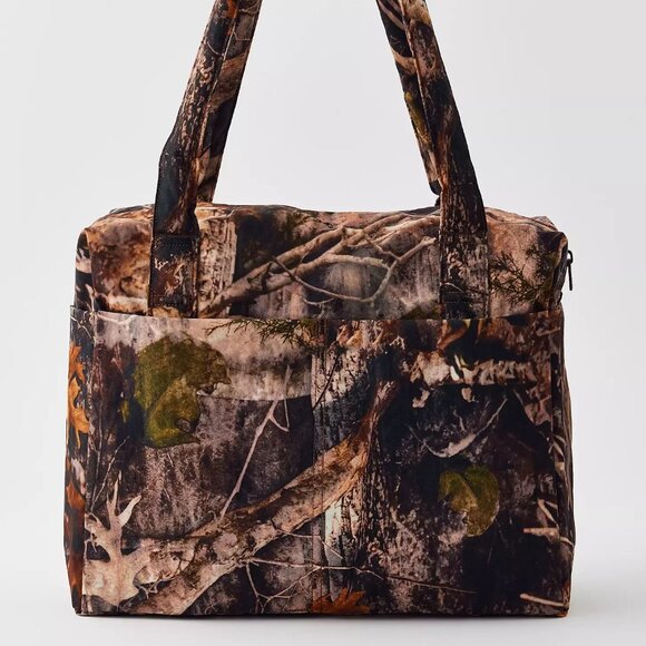 BAGGU Handbags - NWT Baggu Small Cloud Carry-on - Photo Forest